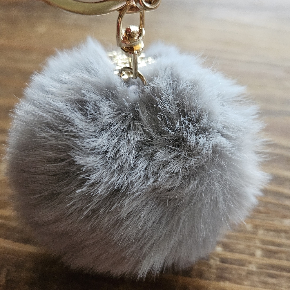 Atelier Sona Gray Fluffy Key Holder - Picture 4 of 4